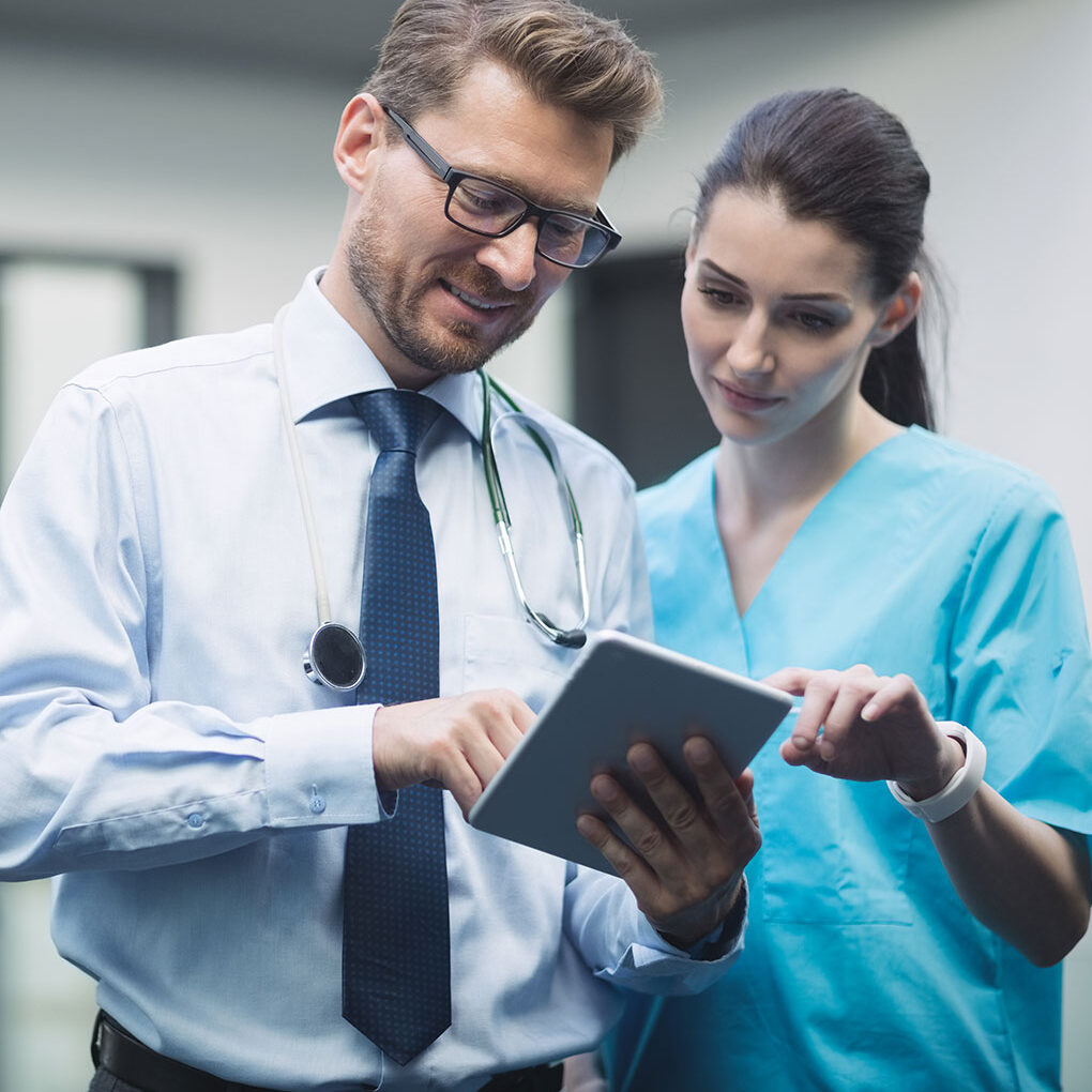doctor-nurse-discussing-digital-tablet.jpg-1020